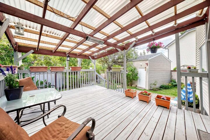 Property Photo: 220 Shawbrooke Manor SW AB T2Y 3L7