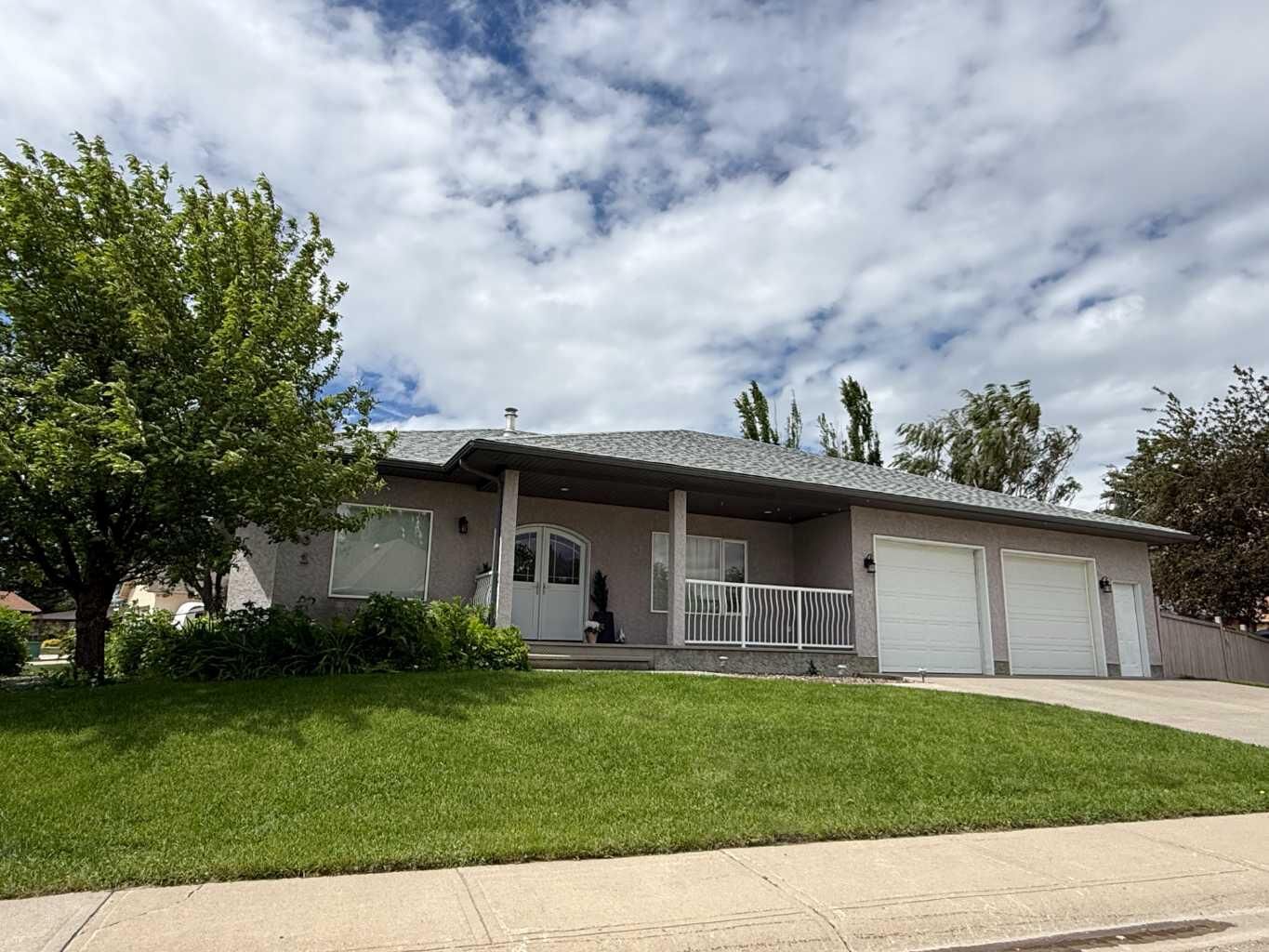 Property Photo: 201 Aspen Way AB T0L 2B0