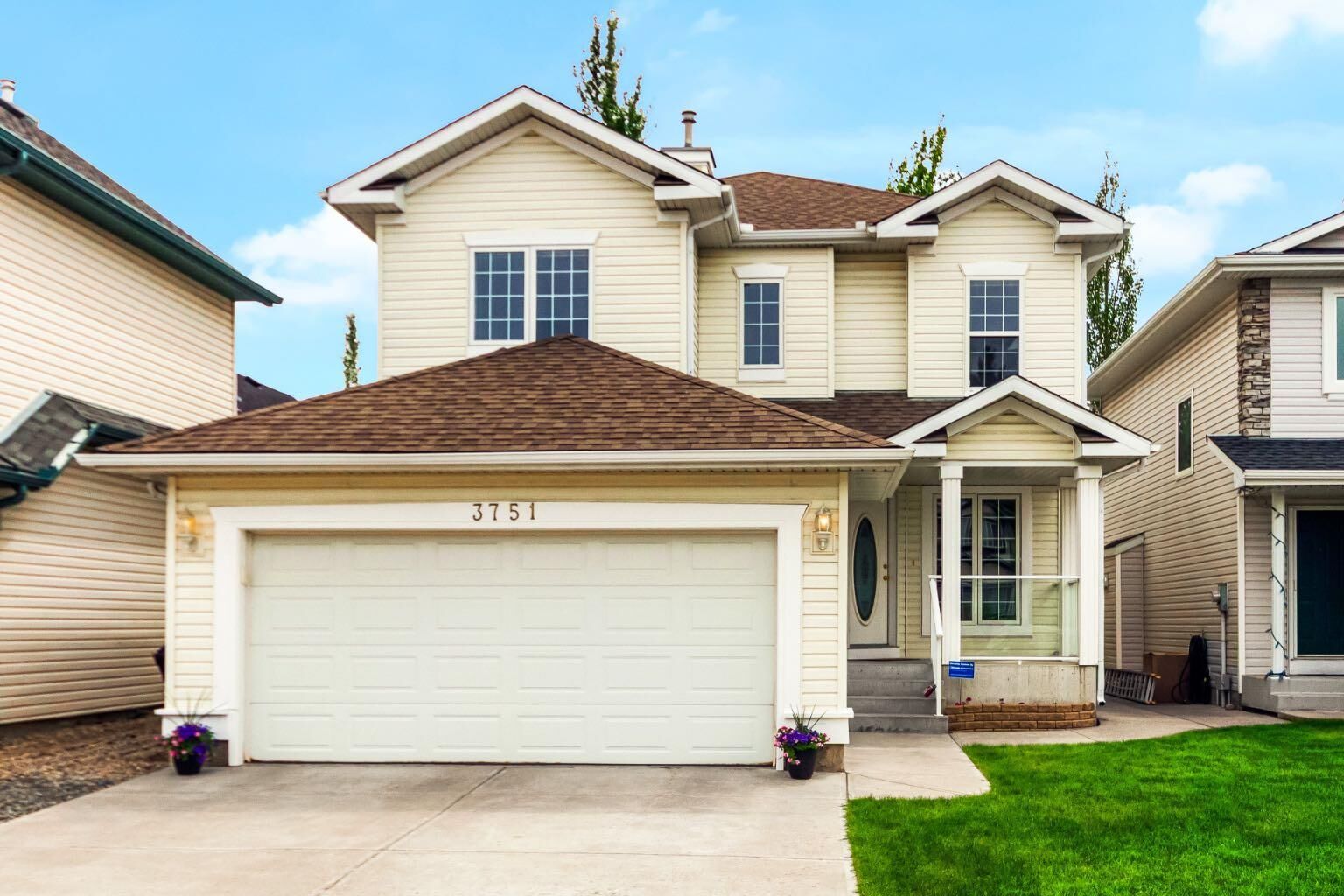 Property Photo:  3751 Douglas Ridge Link SE  AB T2Z 3H7 