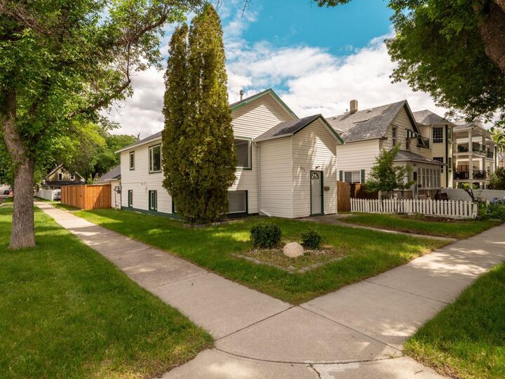Property Photo:  803 6 Street S  AB T1J 2E7 