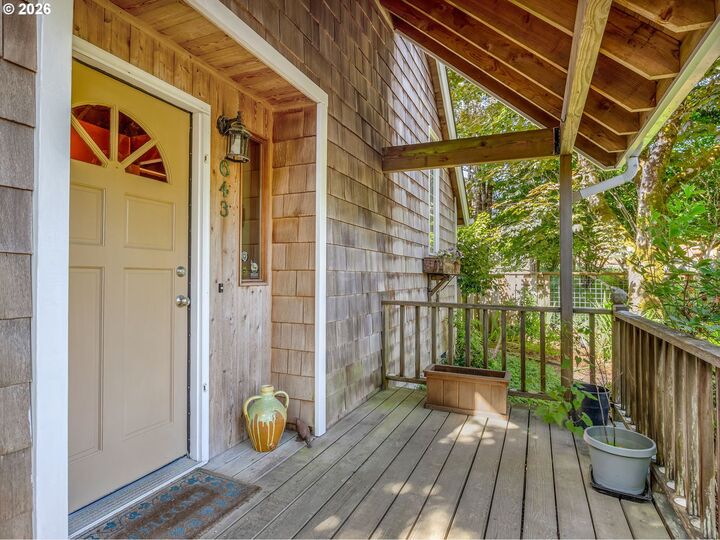 Property Photo:  643 5th St  OR 97138 