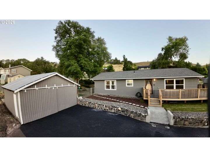 Property Photo: 1640 Morton St OR 97058