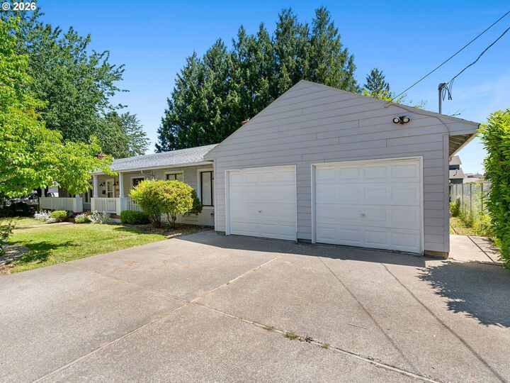 Property Photo: 2610 NE 107th Ave OR 97220