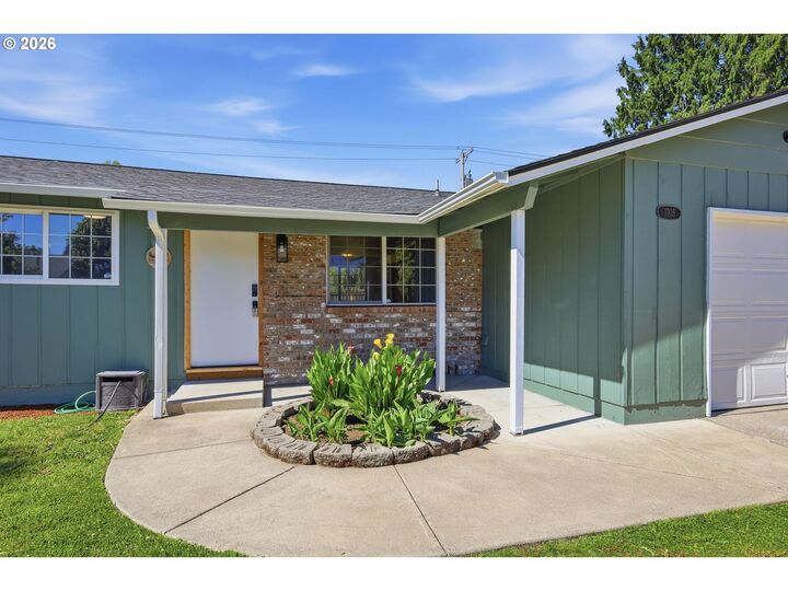 Property Photo:  1705 Brewer Ave  OR 97401 
