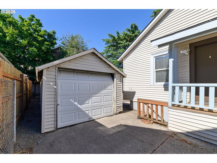 Property Photo: 6815 NE Glisan St OR 97213