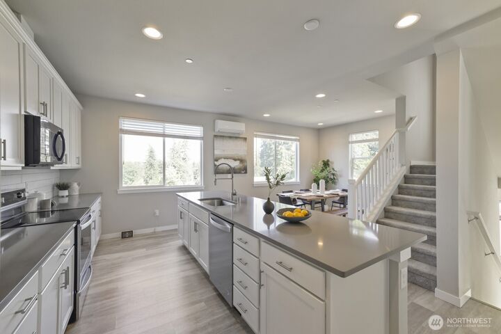 Property Photo:  14715  Admiralty Way B7  WA 98087 