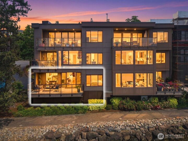 Property Photo:  807  Lake Street S 100  WA 98033 