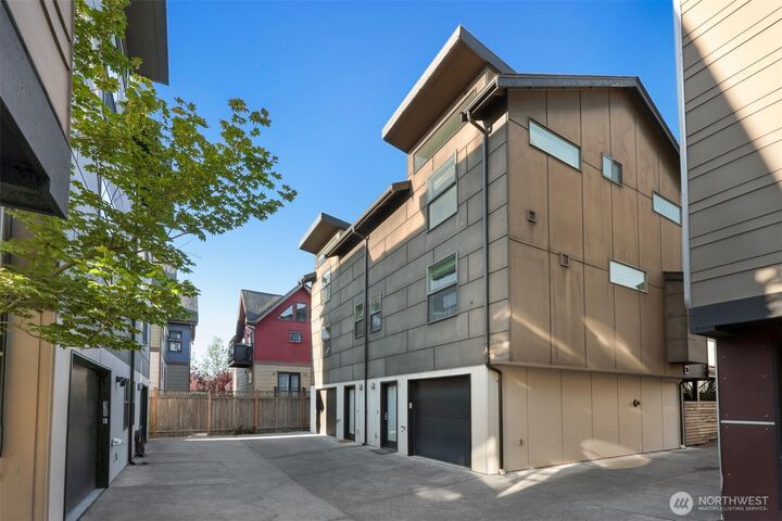 Property Photo:  1508  44th Avenue SW A  WA 98116 