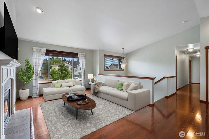 Property Photo:  1026  Alger Place  WA 98290 