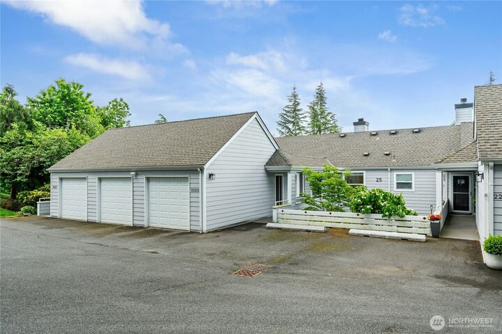 Property Photo:  22215 SE 42nd Lane 2079  WA 98029 