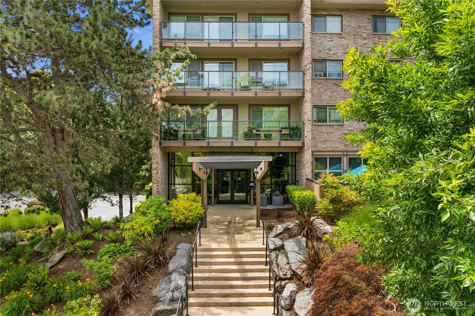 Property Photo:  511  100th Avenue NE 109  WA 98004 