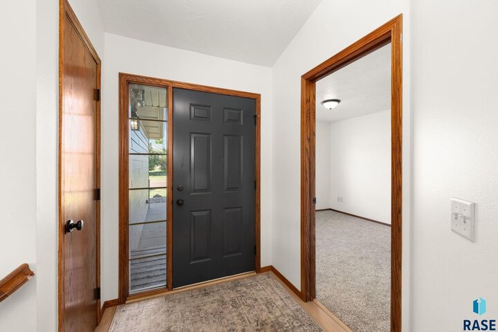 Property Photo:  5812 W Oakcrest Dr  SD 57107 