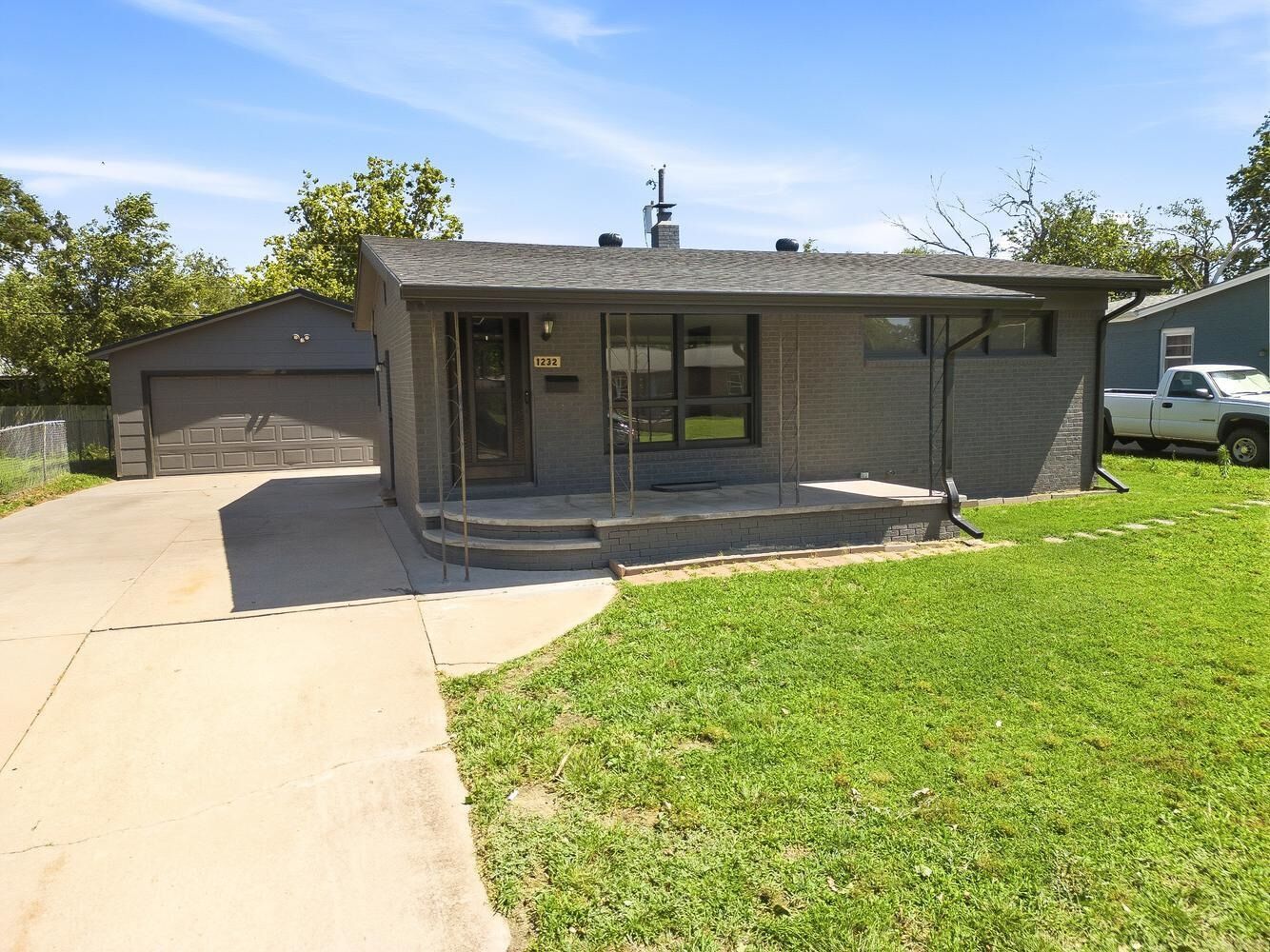 Property Photo:  1232 E El Monte St  KS 67216 