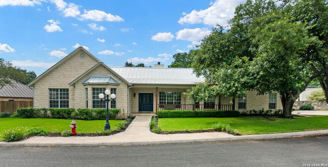 Property Photo:  305 E Hosack St  TX 78006 