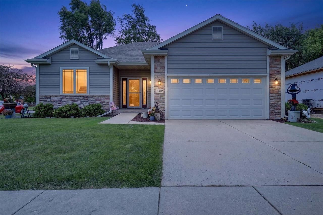 Property Photo:  1502 N Tamarack Street 18  WI 53115 