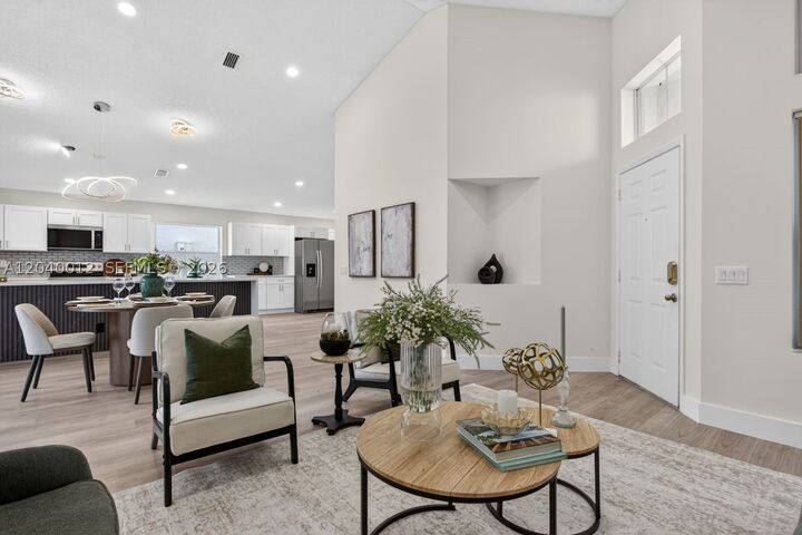 Property Photo:  116 W Bayridge Dr  FL 33326 