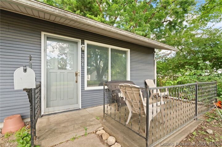 Property Photo:  904 Springdale Drive  IN 47130 