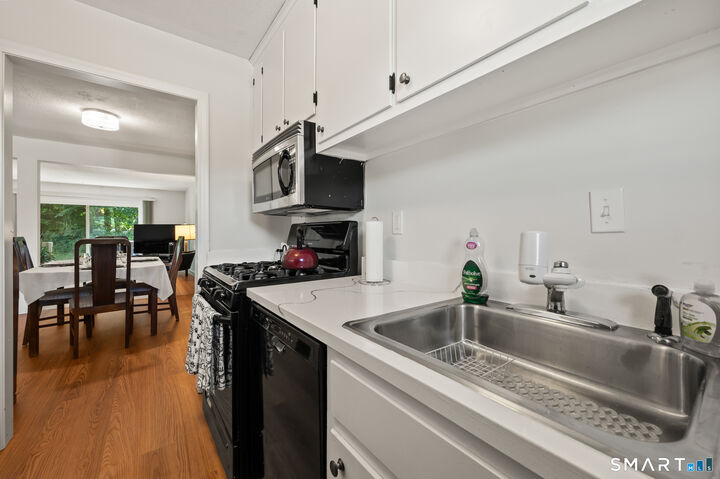 Property Photo:  