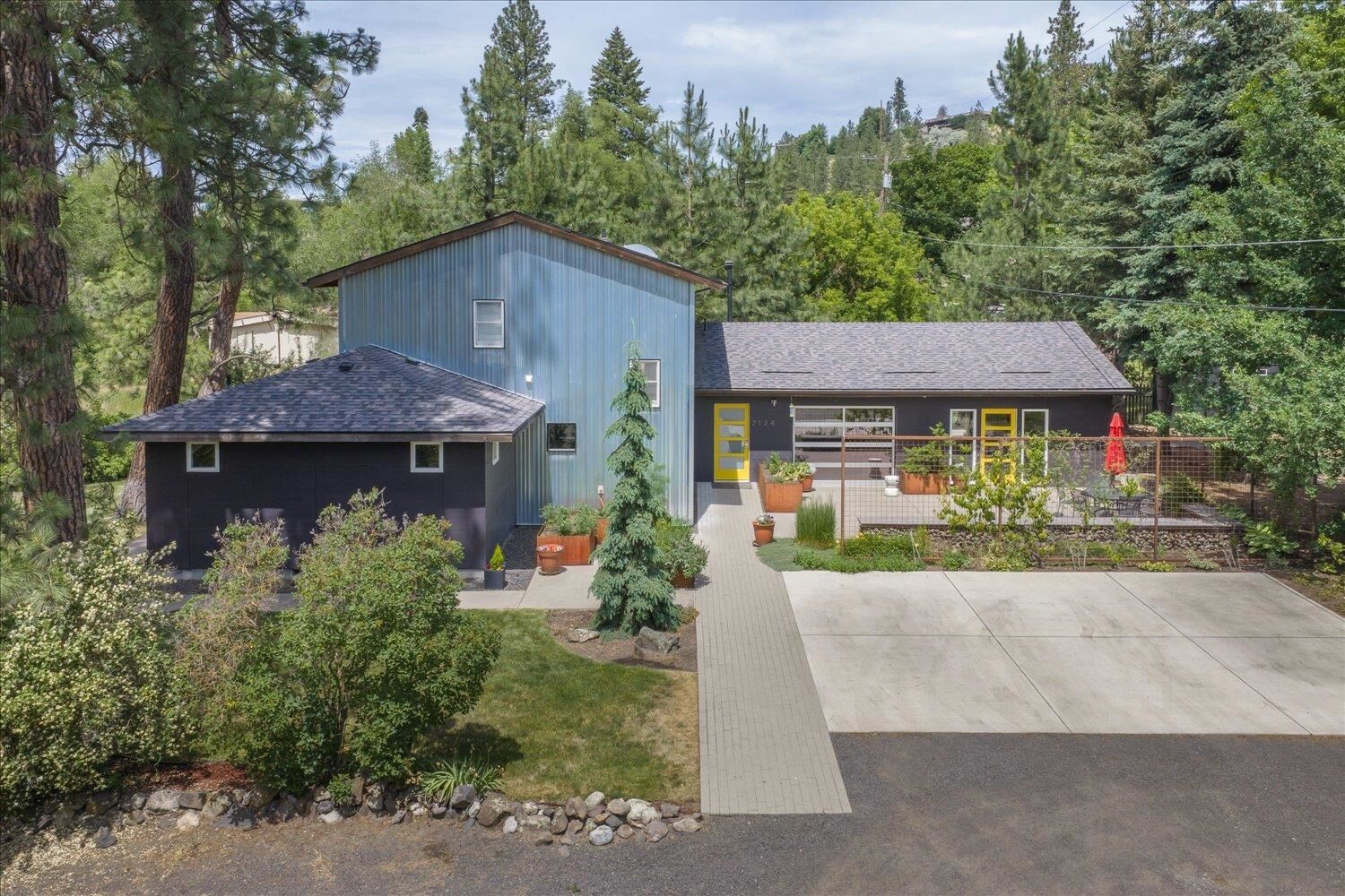 Property Photo: 2124 W 15th Ave WA 99224