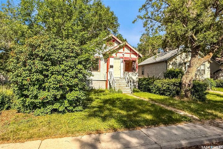 Property Photo: 1132 Queen Street SK S4T 4B2