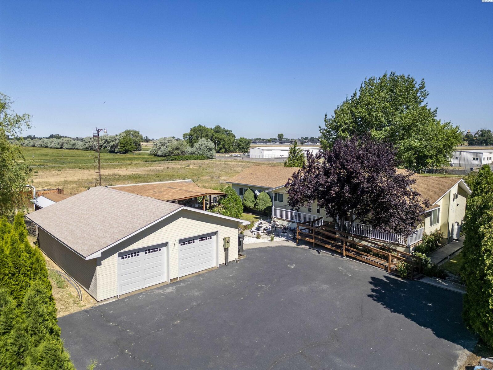 Property Photo: 340 S Nunn Road WA 99350