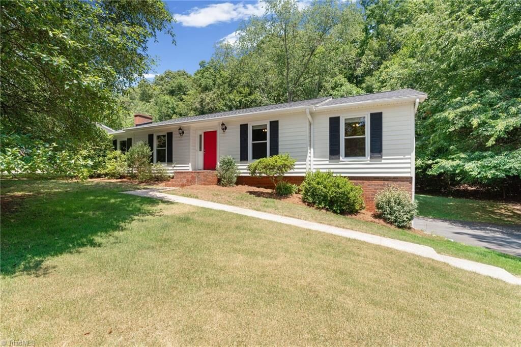 Property Photo: 3725 Crestbrook Lane NC 27040