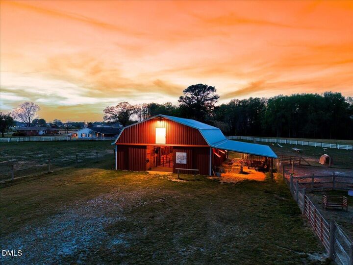 Property Photo: 31 Chasewood Drive NC 27501