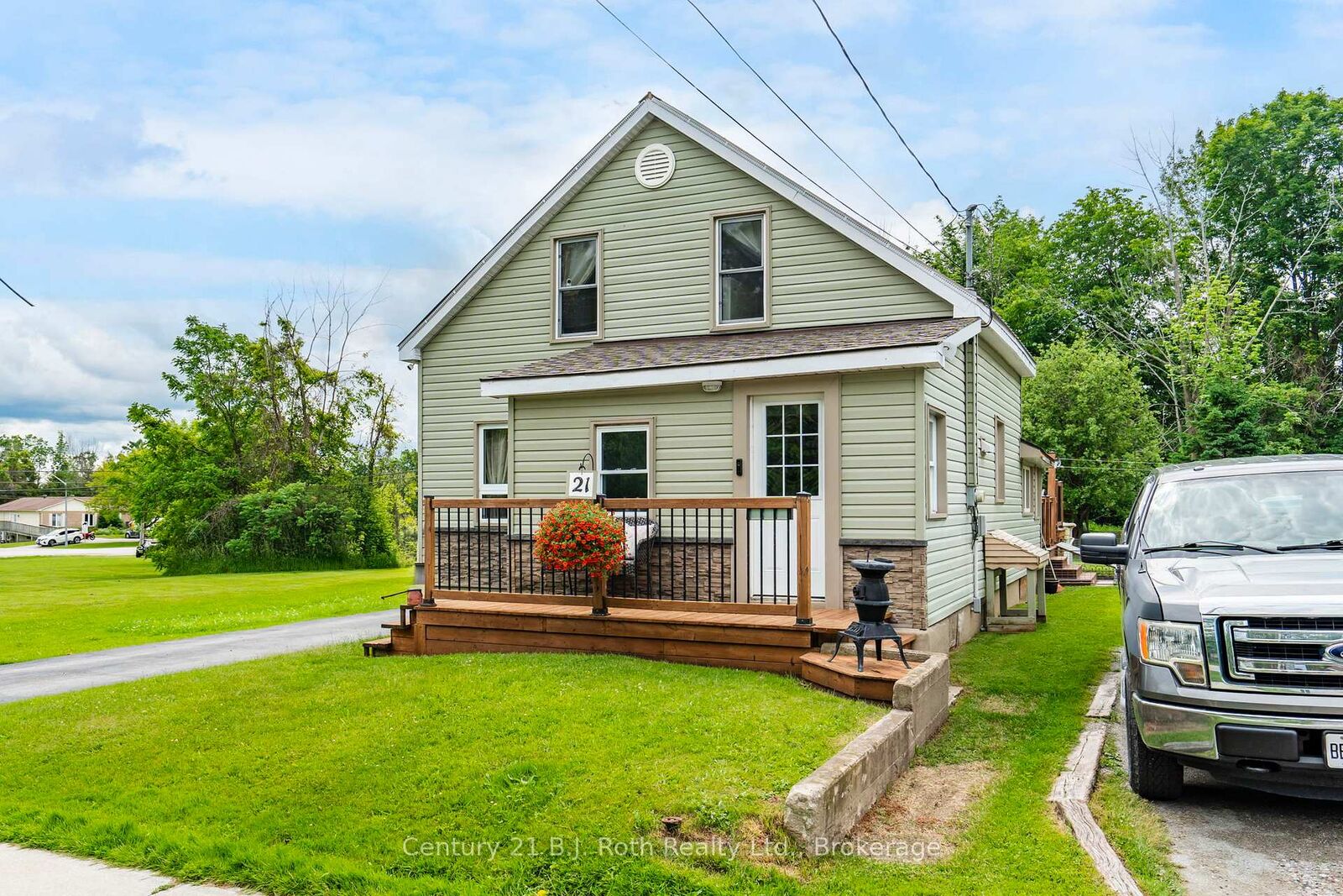 Property Photo:  21 Maple Street  ON L0K 2A0 