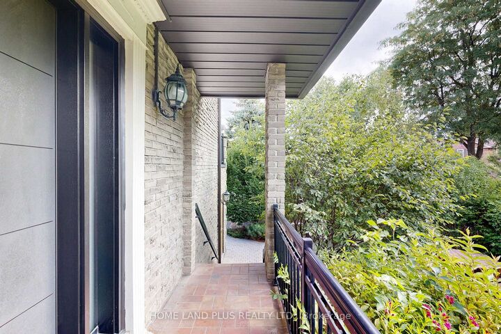 50 Stillwater Crescent — photo 1