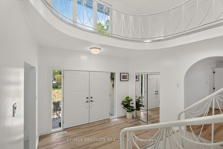 1444 Normandy Crescent — photo 1
