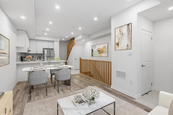 Property Photo: 2285 McNab Lane 6 ON L5J 0B3