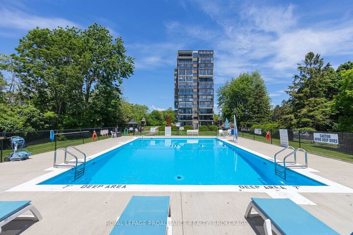2 Mowat Avenue 806 — photo 1