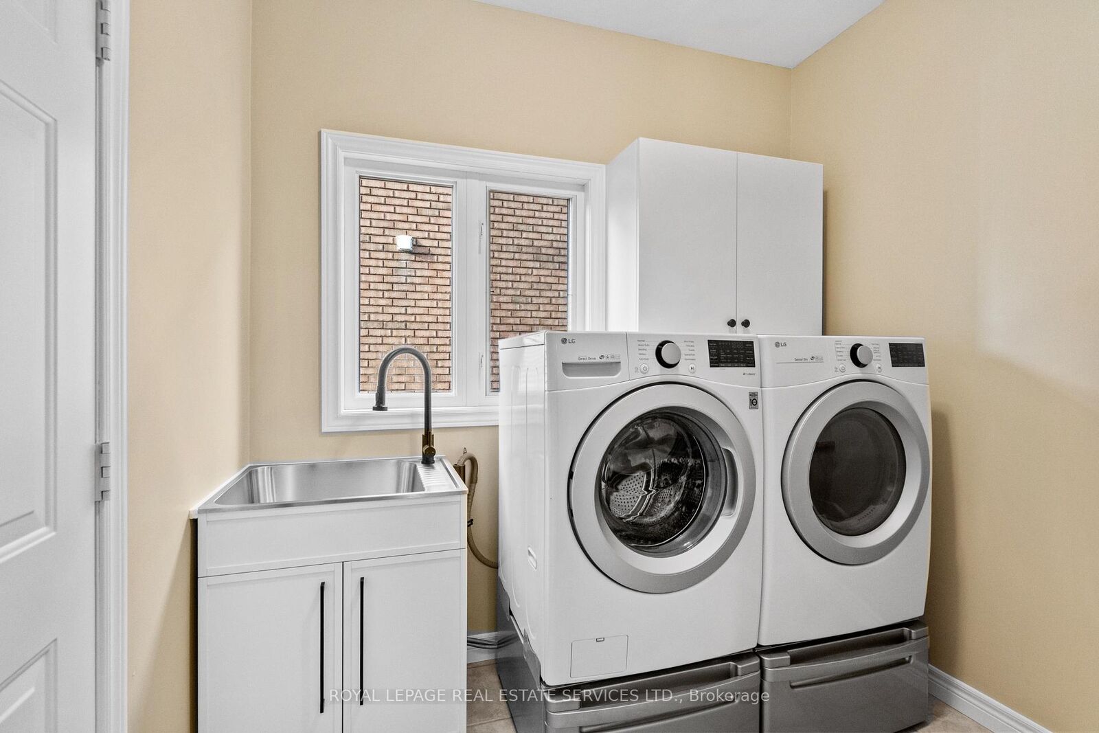 Property Photo: 2045 Rosemount Crescent ON L6M 3P5