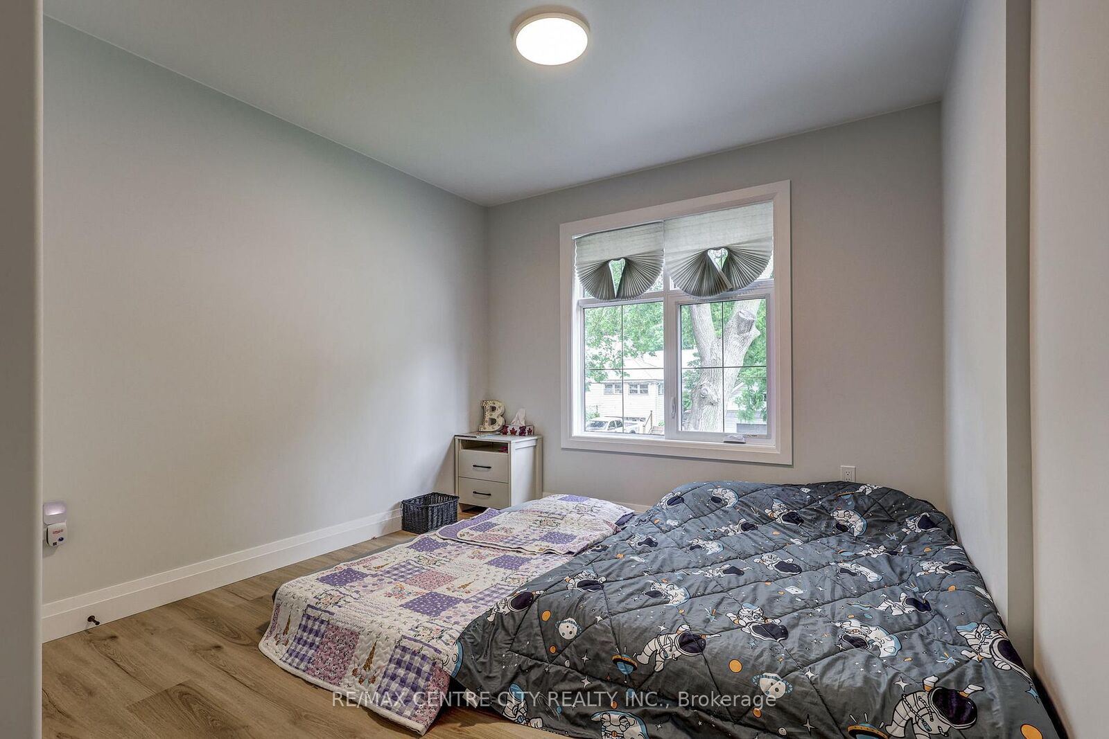 Property Photo: 9 Delevan Crescent ON N4G 3M6