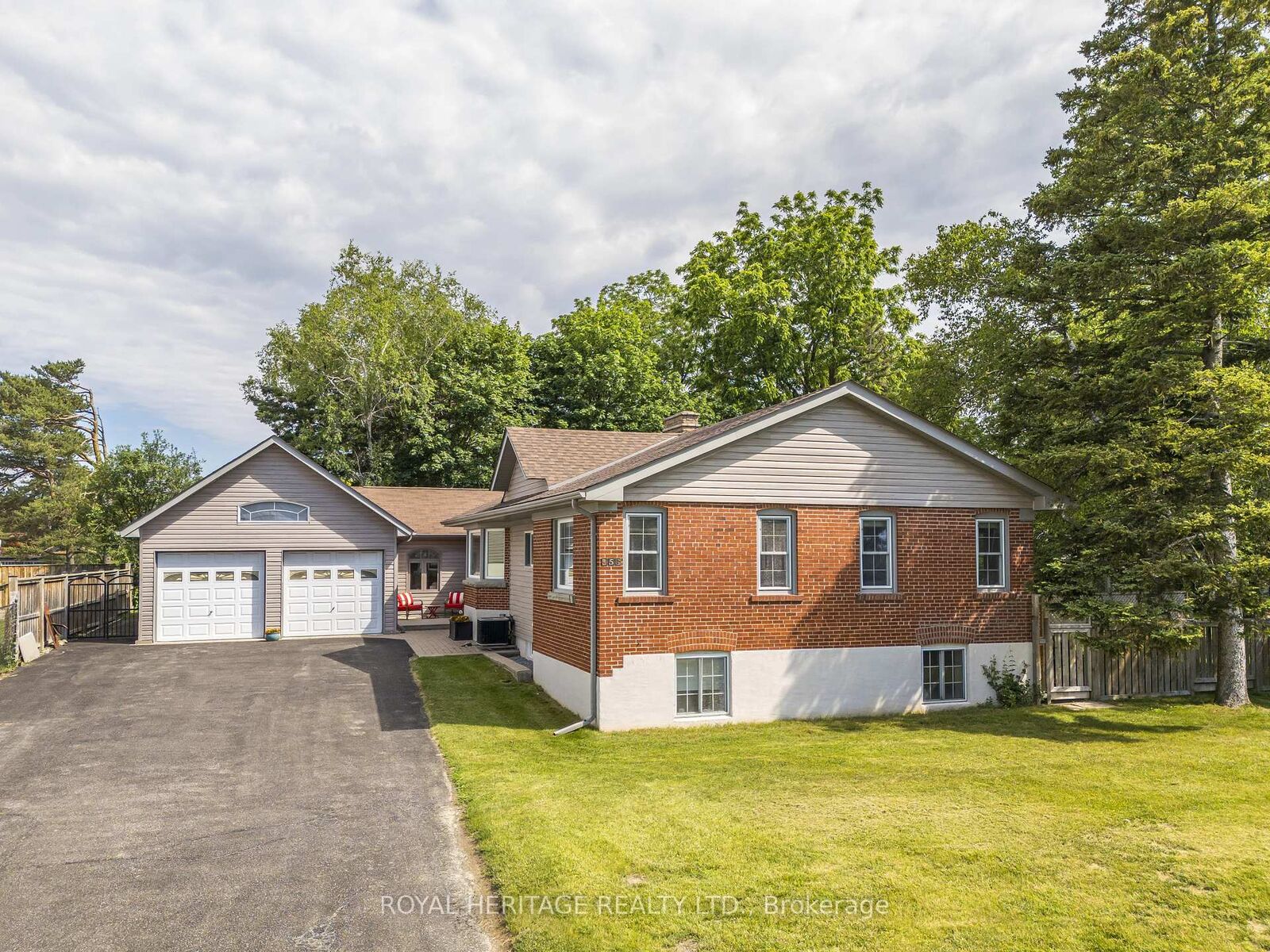Property Photo: 956 Bayshore Court ON L1W 2Y3