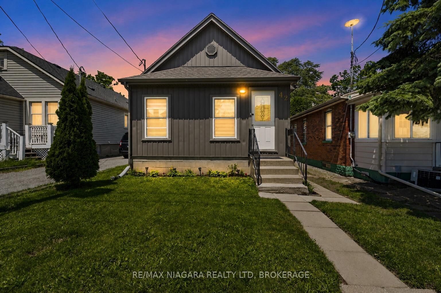 Property Photo: 42 McCormick Street ON L3C 4L9