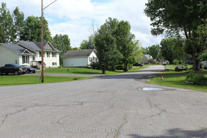 Property Photo:  129 Ward Court  ON K0A 1X0 