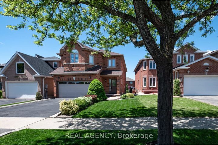 Property Photo: 923 Blyleven Boulevard ON L5V 2J3