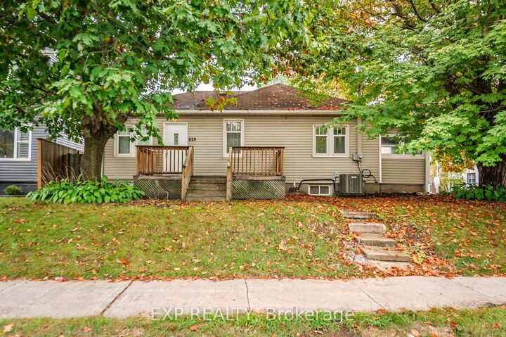 829 Athol Street — photo 1