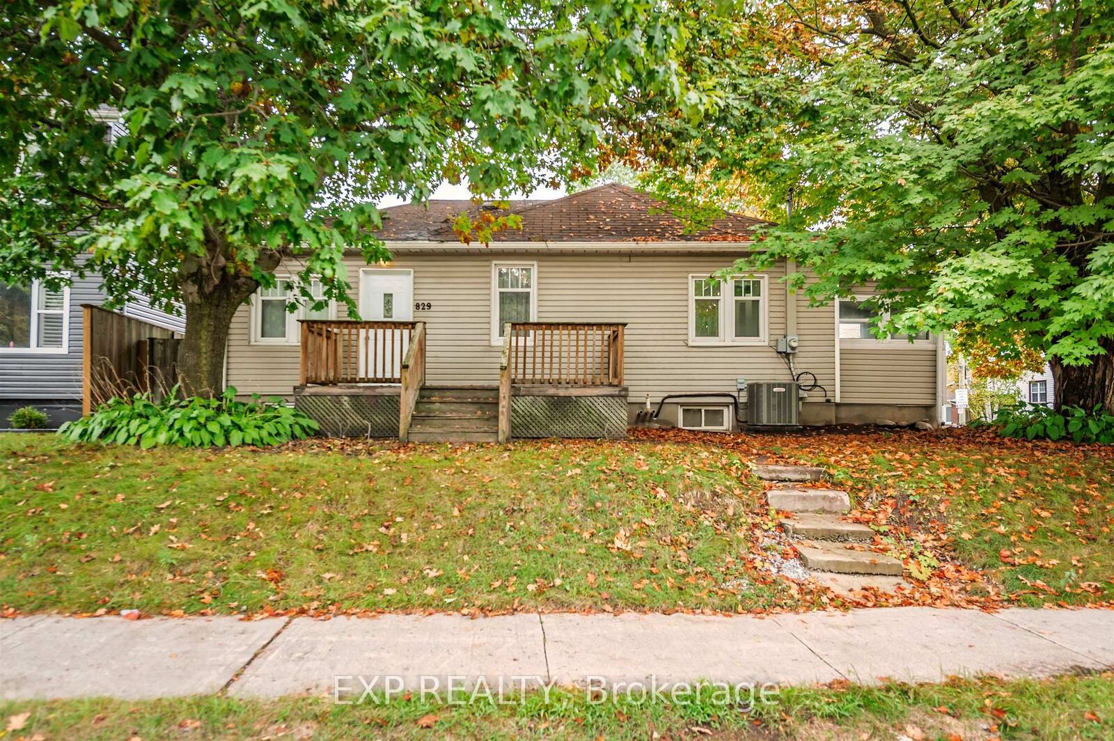 Property Photo: 829 Athol Street ON L1N 4A1
