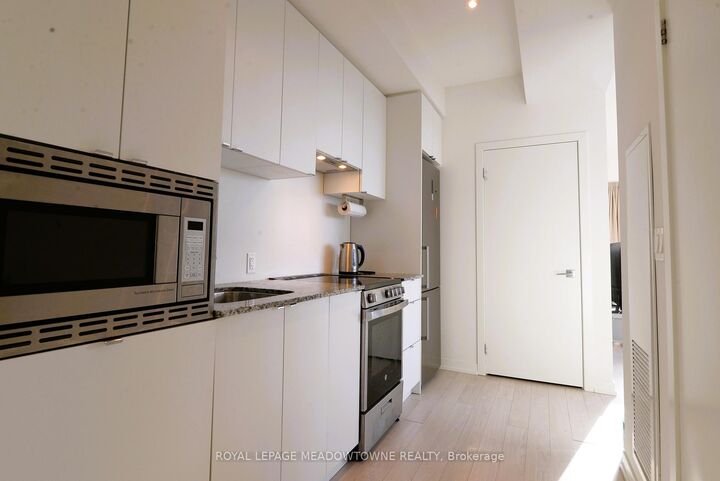 Property Photo: 49 East Liberty Street 1809 ON M6L 0B2