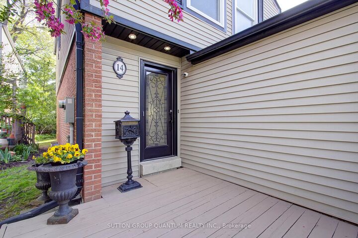 Property Photo: 336 Queen Street S 14 ON L5M 1M2