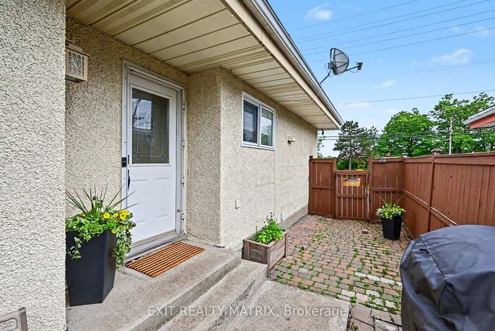 Property Photo: 2385 Walkley Road ON K1H 2H1