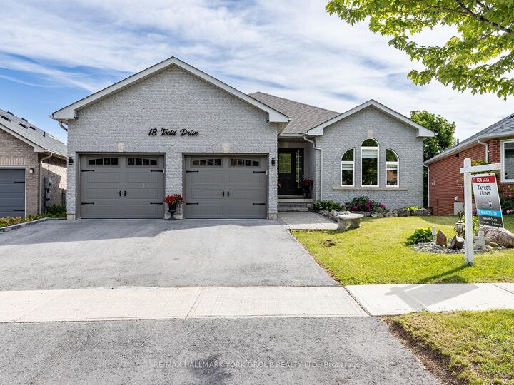Property Photo: 18 Todd Drive ON L4N 9K6