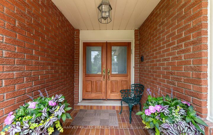 Property Photo: 8 Granada Court ON L3T 4V4