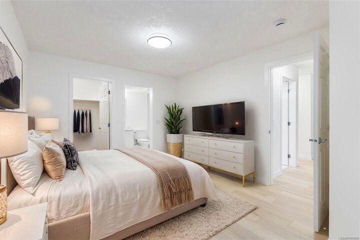 689 Bay St #103 — photo 1