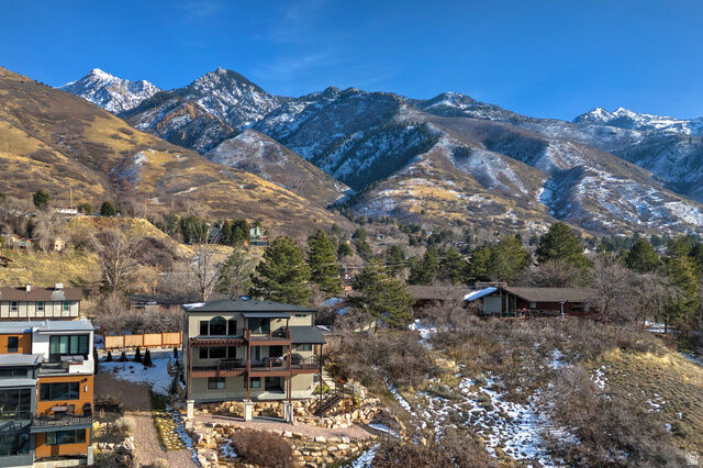 Property Photo: 8564 S Little Willow Cir UT 84121