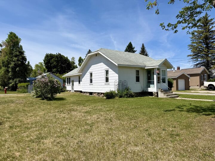 Property Photo: 714 S Palmyra Street MI 49721