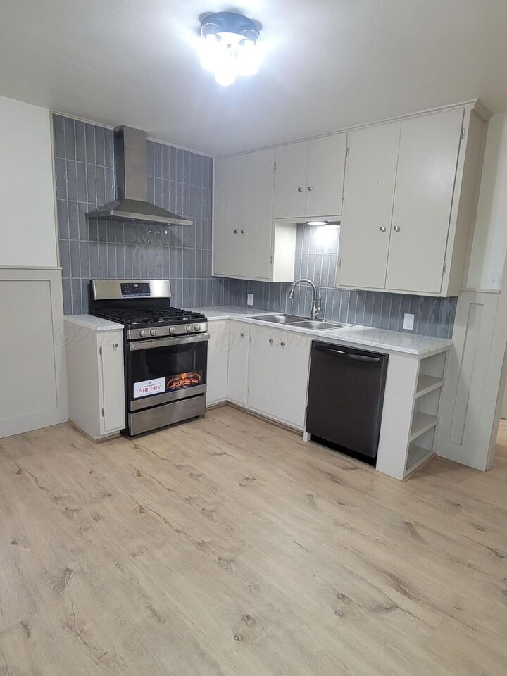 Property Photo:  3306 S Jackson Street  TX 79109-3614 