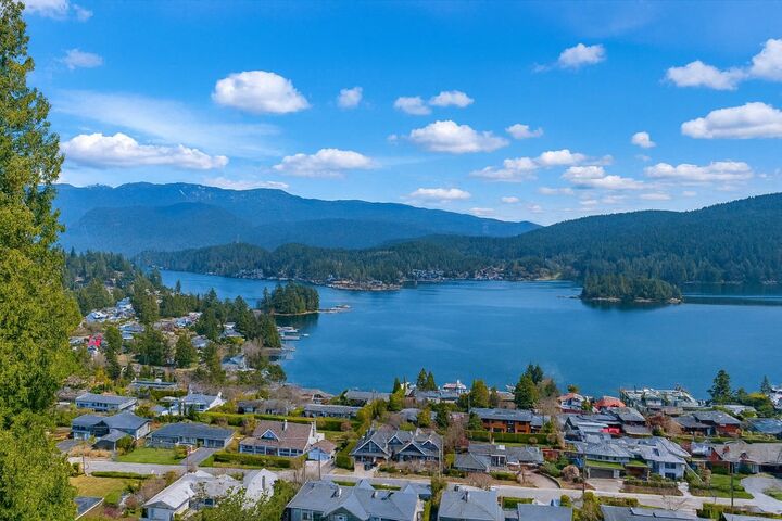 873 Baycrest Drive — photo 1